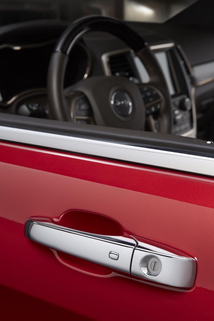  Jeep Grand Cherokee Summit 2014 года  (фото 12 из 61)